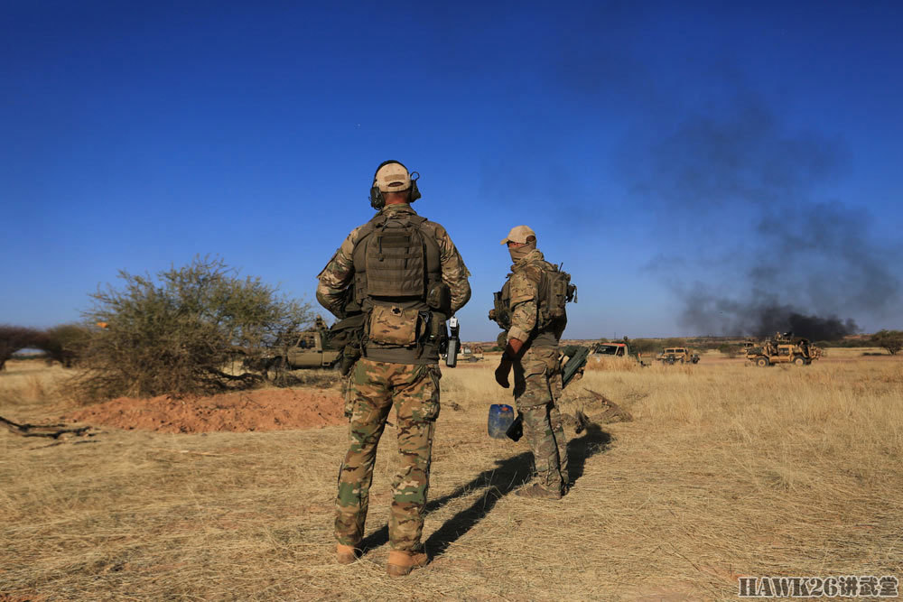 爱沙尼亚特种部队在马里执行任务 借来的英国装甲车表现很抢眼
