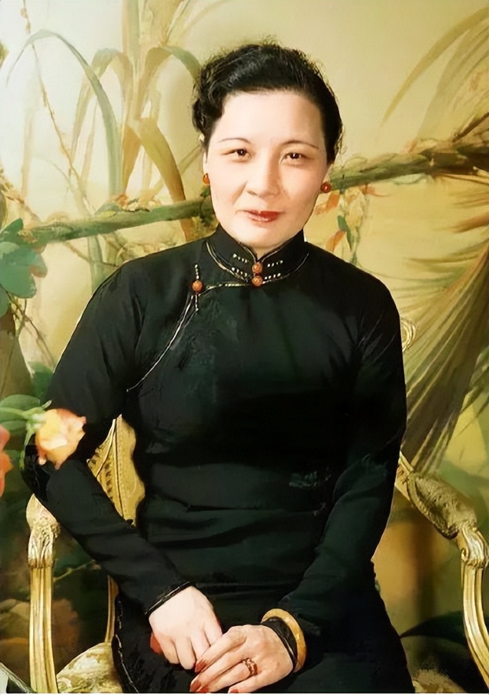 看蒋氏资产就知道了,宋美龄个人资产就达2.5亿