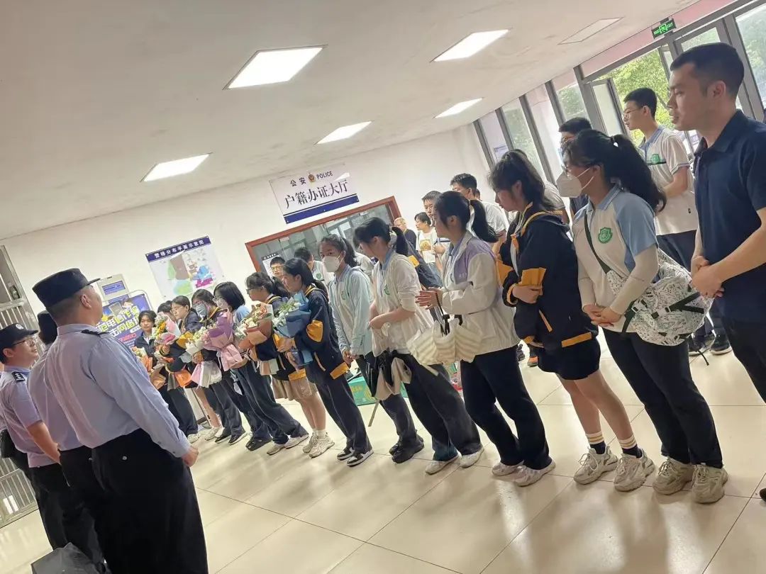 "以后我也想成为一名警察!"——梨园派出所开展警营开放日活动