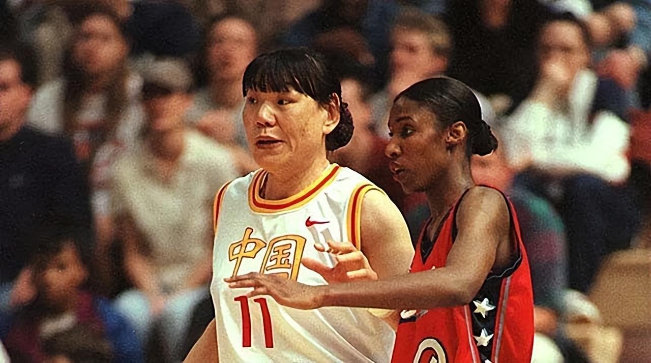 中国女篮第一人郑海霞身高206米43岁嫁给粉丝今54岁无子女