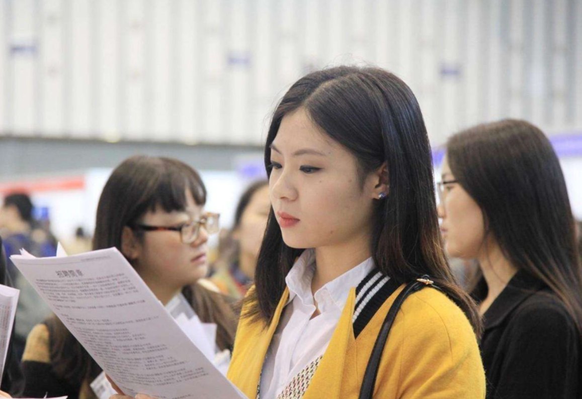 贵州大学美女博士导师,颜值与能力集为一身,年纪轻轻已经是教授