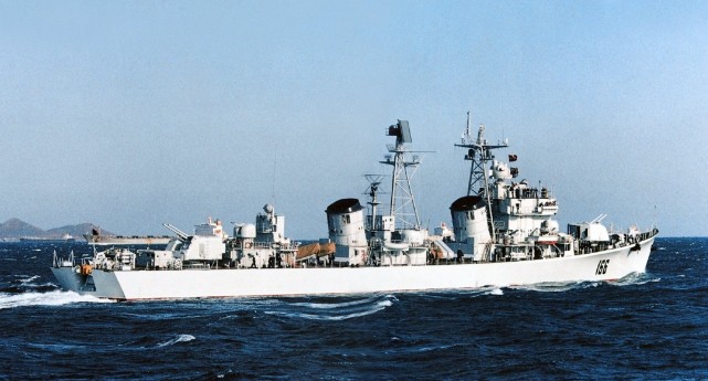 老兵再见!"珠海号"驱逐舰光荣完成历史使命退役,一个时代落幕