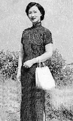 1990年被软禁半个世纪的张学良重获自由却直飞纽约去见一女子