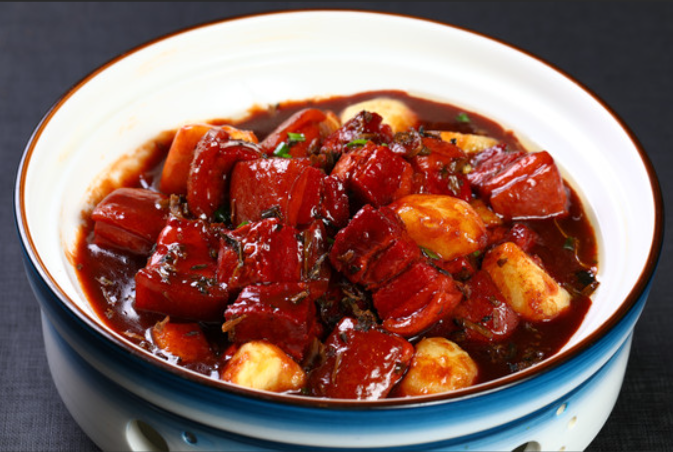 《外婆红烧肉》外焦内嫩,甜润滑,油而不腻!