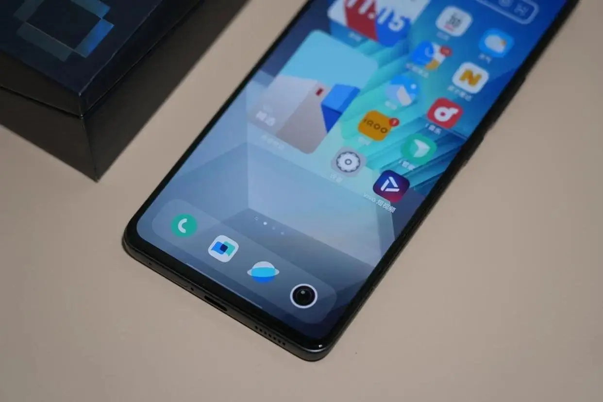 从3599元跌至2699元,16gb 512gb e5屏,骁龙8 旗舰售价再创新低