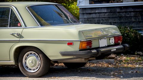 街头斑点:梅赛德斯-奔驰 240d