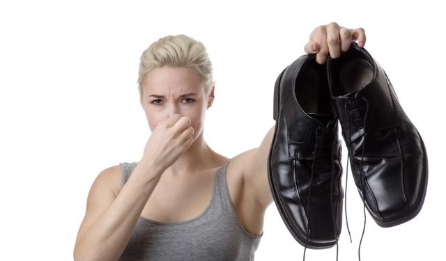 脚臭很尴尬,脚臭是什么原因引起的?教你3招,告别"拖鞋尴尬"