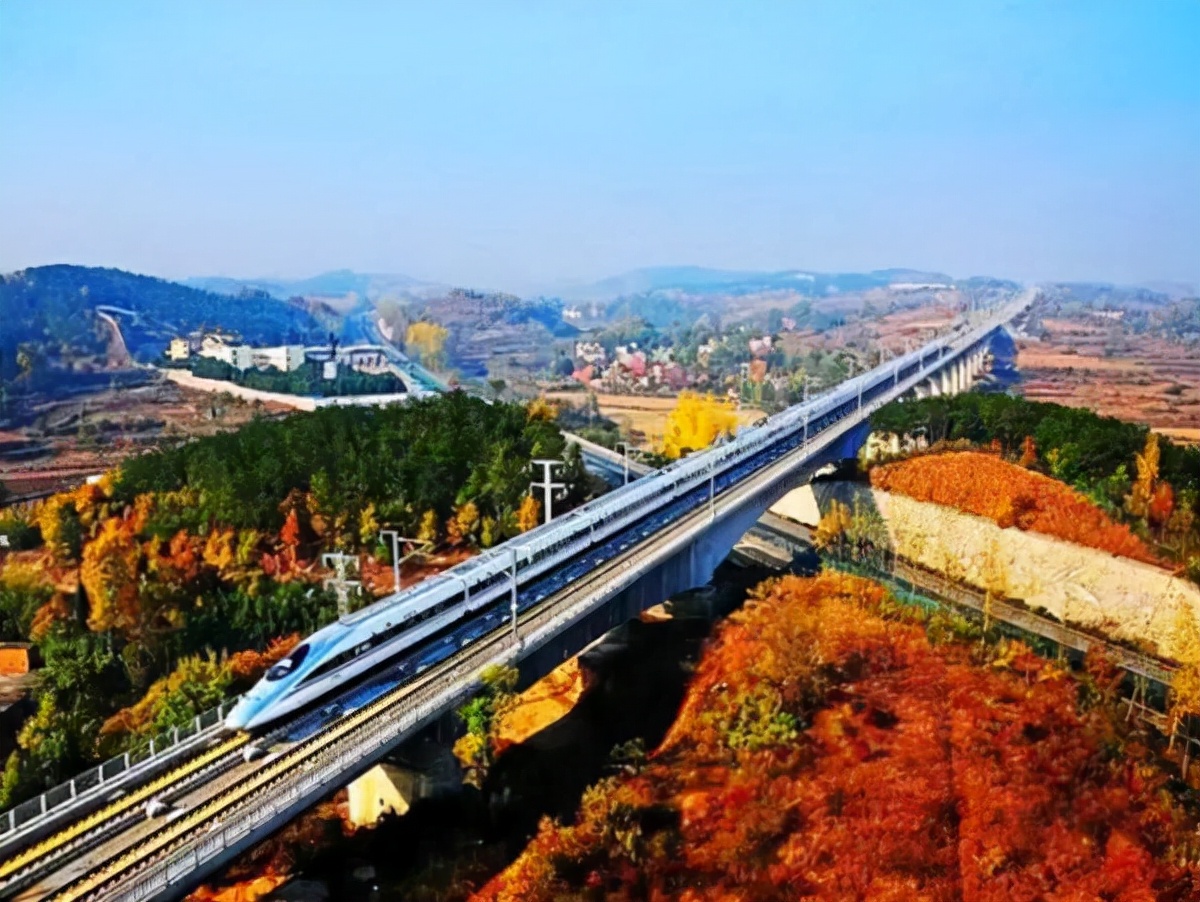 京昆高铁贯通京津冀,太原,关中平原,成渝,滇中等城市群