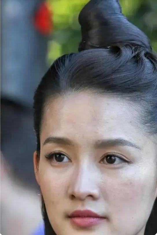 关闭美颜滤镜,明星与一般人有什么差别?化妆其实还是很重要的