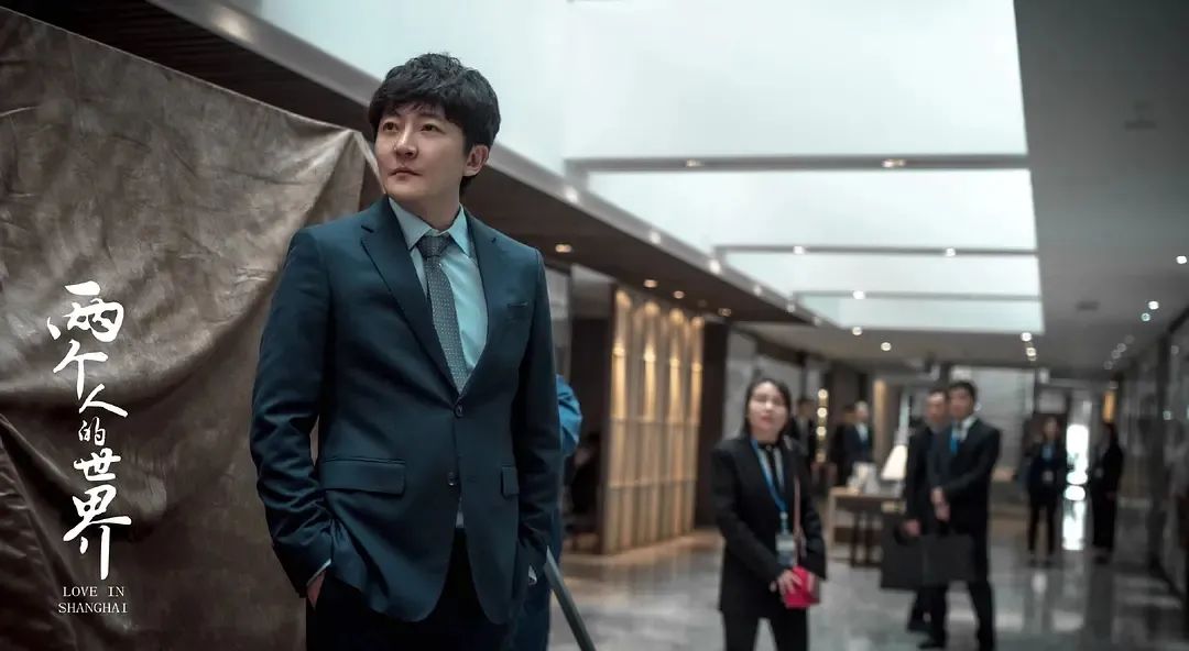 其实,如今刻画平凡人物的现实题材剧集层出不穷,从《装台》《我在他乡