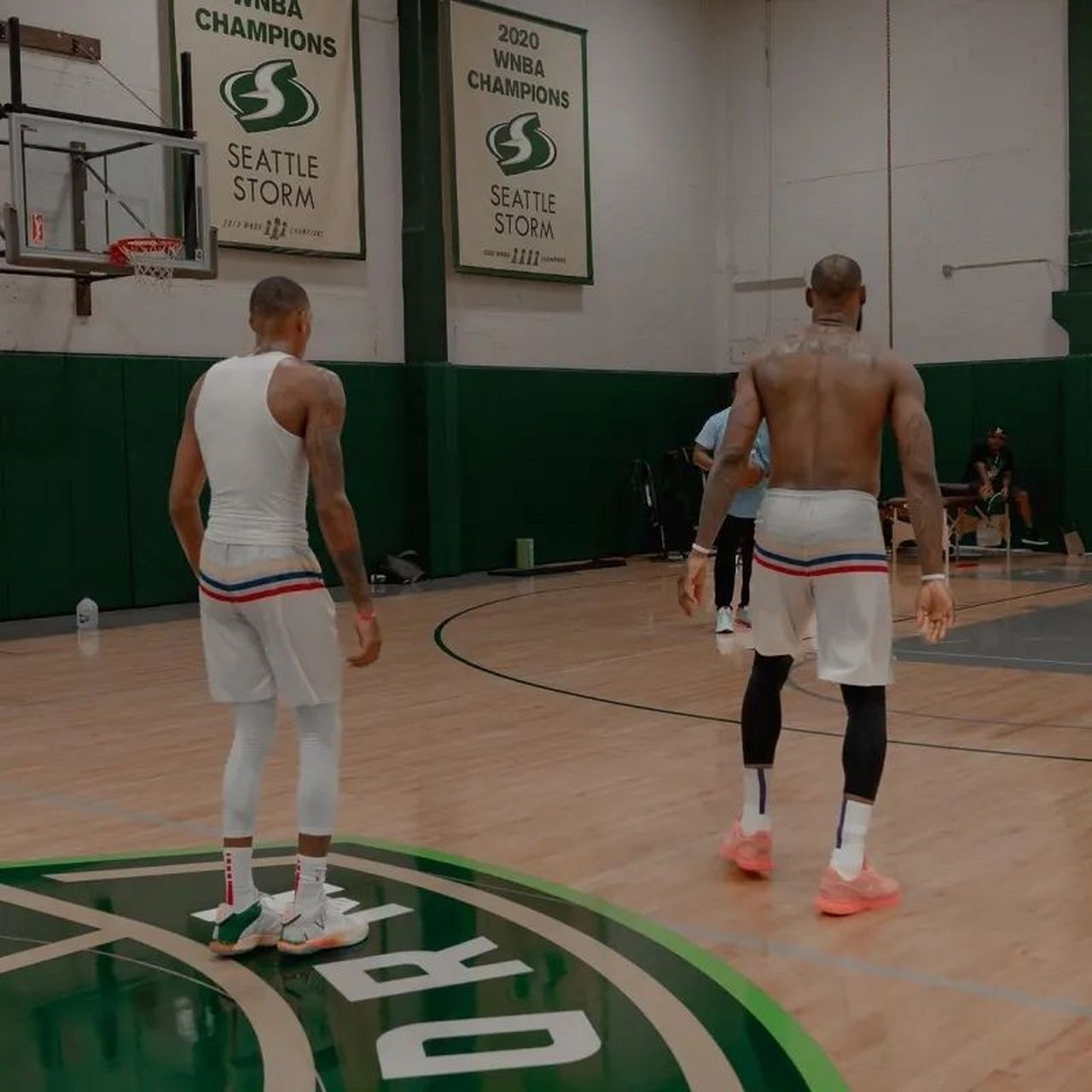 老鹰后卫德章泰-默里今日更新instagram,晒出他在昨日the crawsover赛