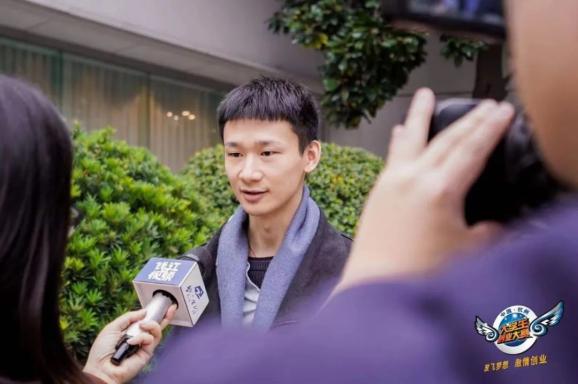 "拼格"刘志良:"我是一个没有背景,只有背影的人"