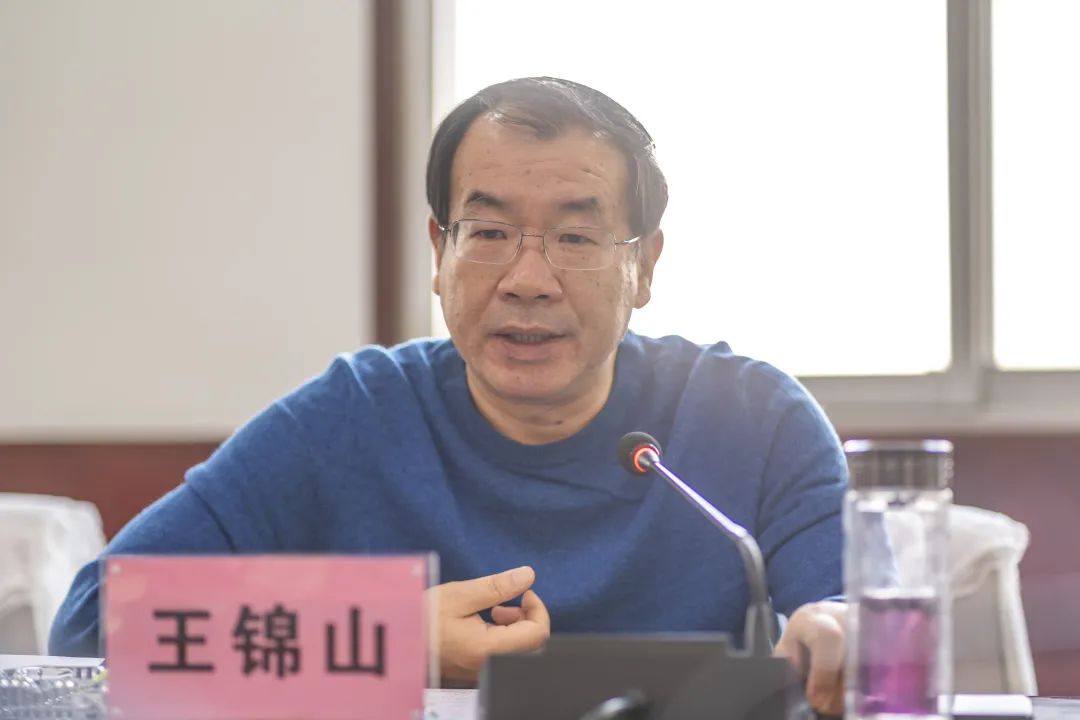 王锦山主持召开全区经济运行调度会