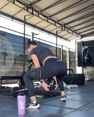 前凸后翘,美国女孩通过健身改变身材,成为比基尼冠军