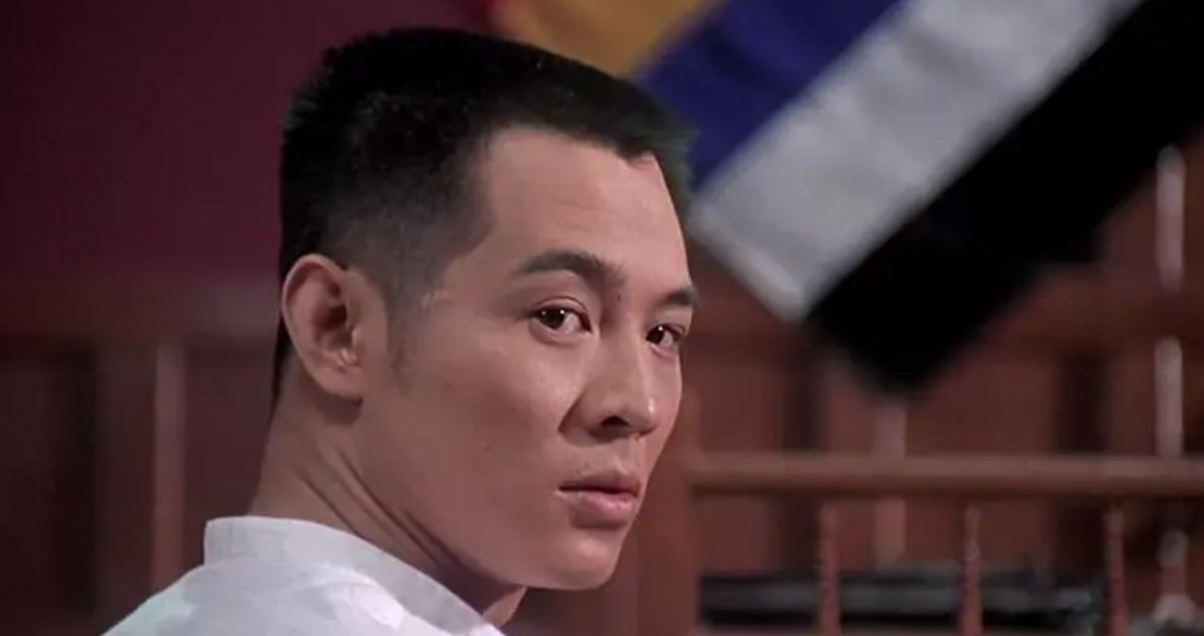 1963年4月26日李连杰出生于北京,父亲是中央广播电视台的工程人员.