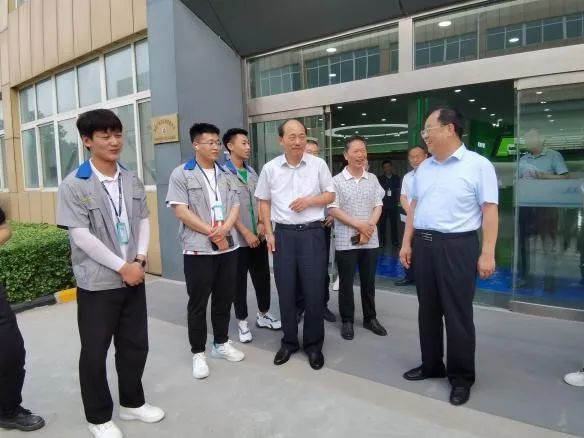 菏泽职业学院院长袁宗建一行人深入企业走访调研