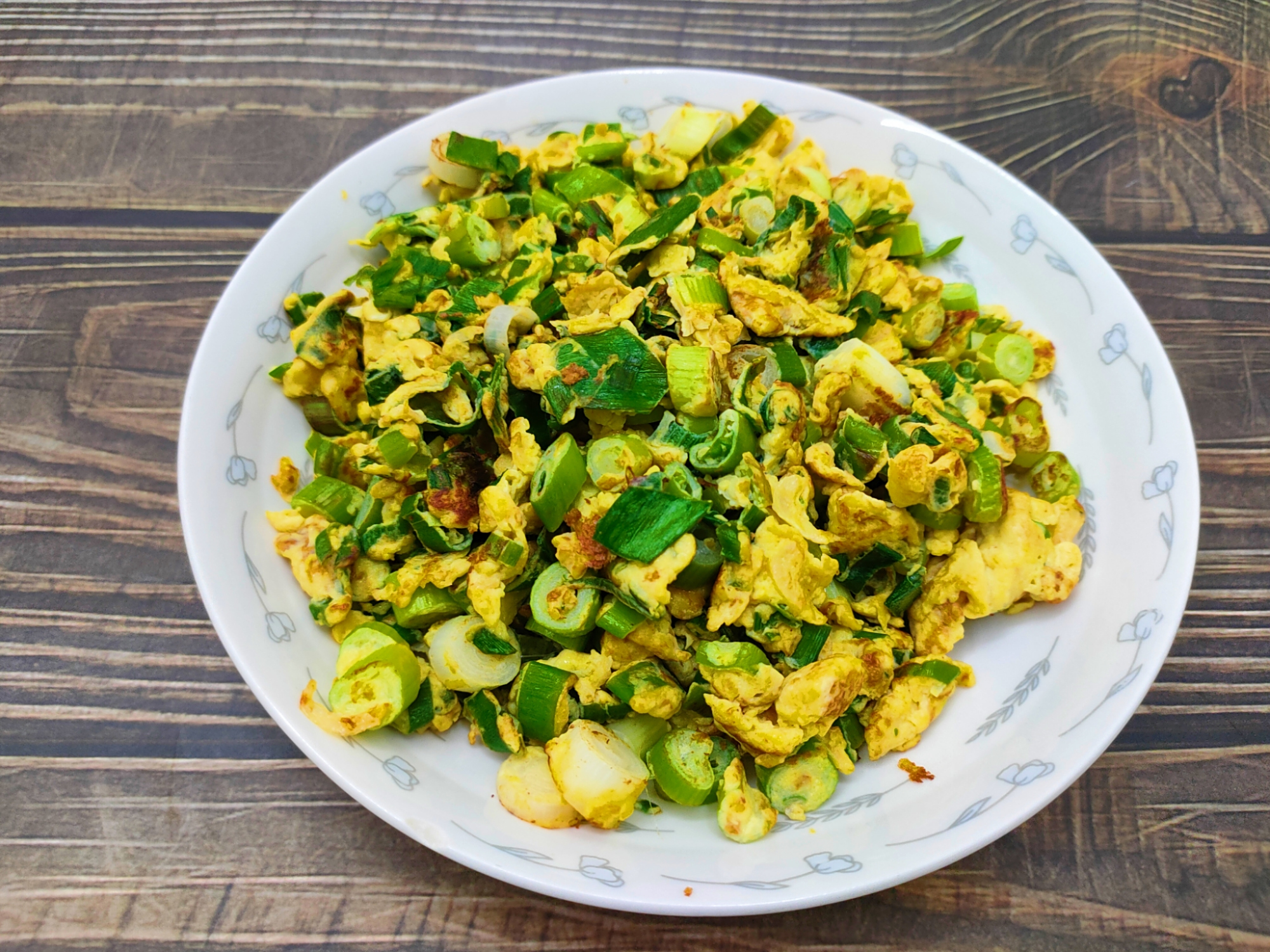 大葱炒鸡蛋,加2味简单一做,5分钟就出锅,下饭又好吃