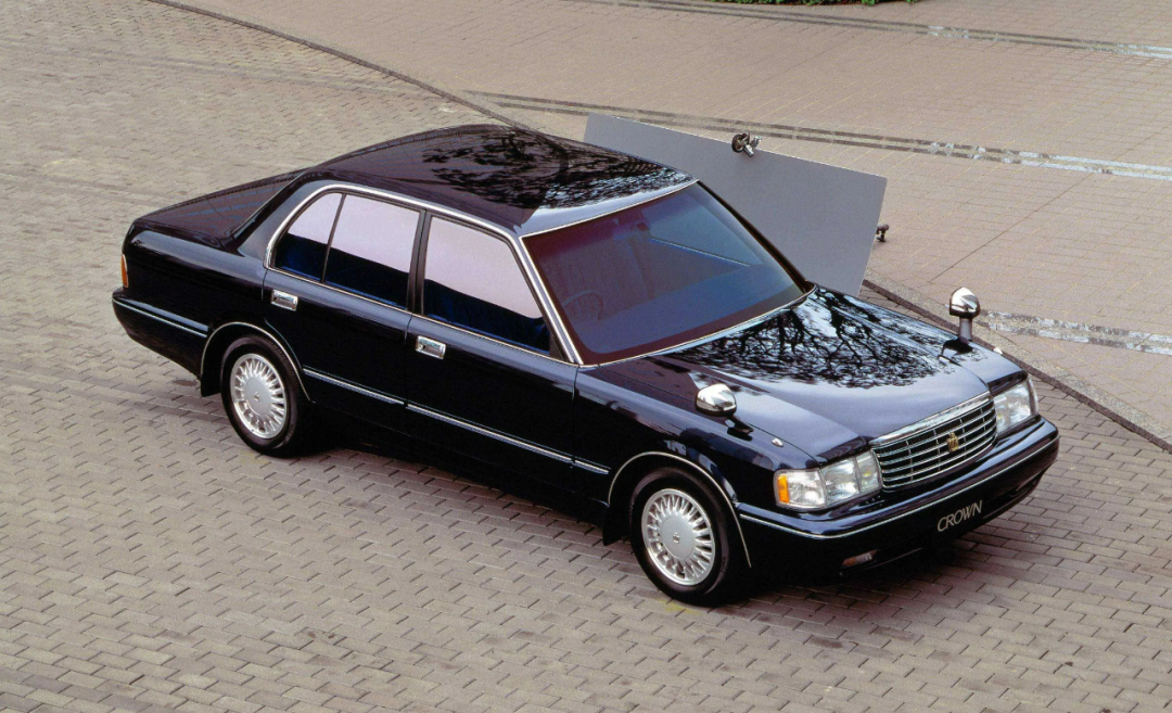 新一代丰田皇冠将化身"跨界轿跑",网友惊呼:没内味儿了!