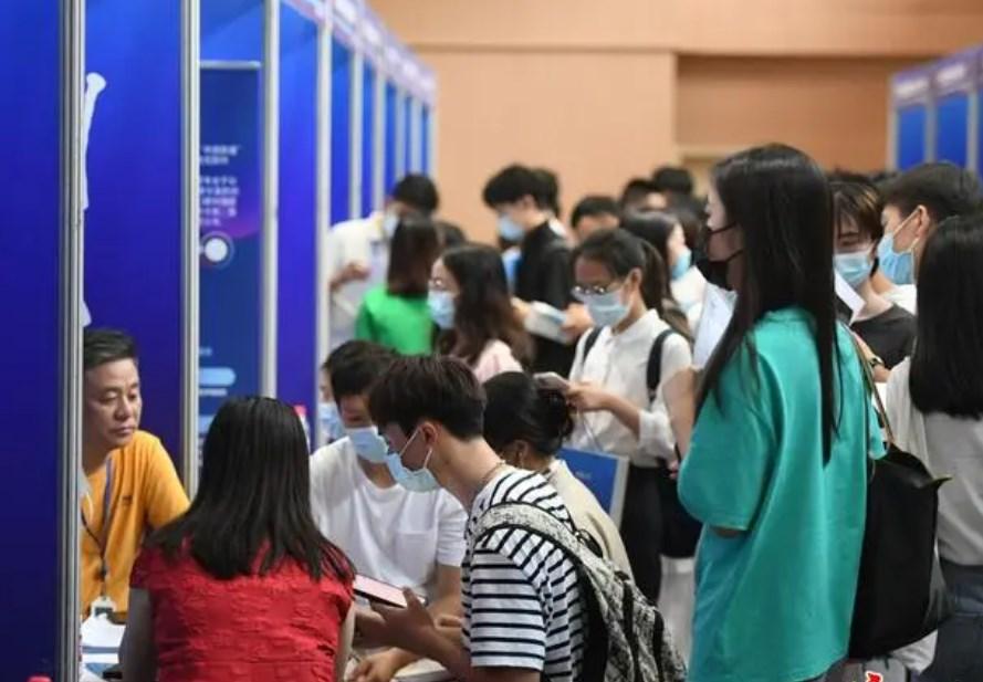 "理科状元"姚远:辞掉铁饭碗后失联,再见时沦落成上海街头乞丐