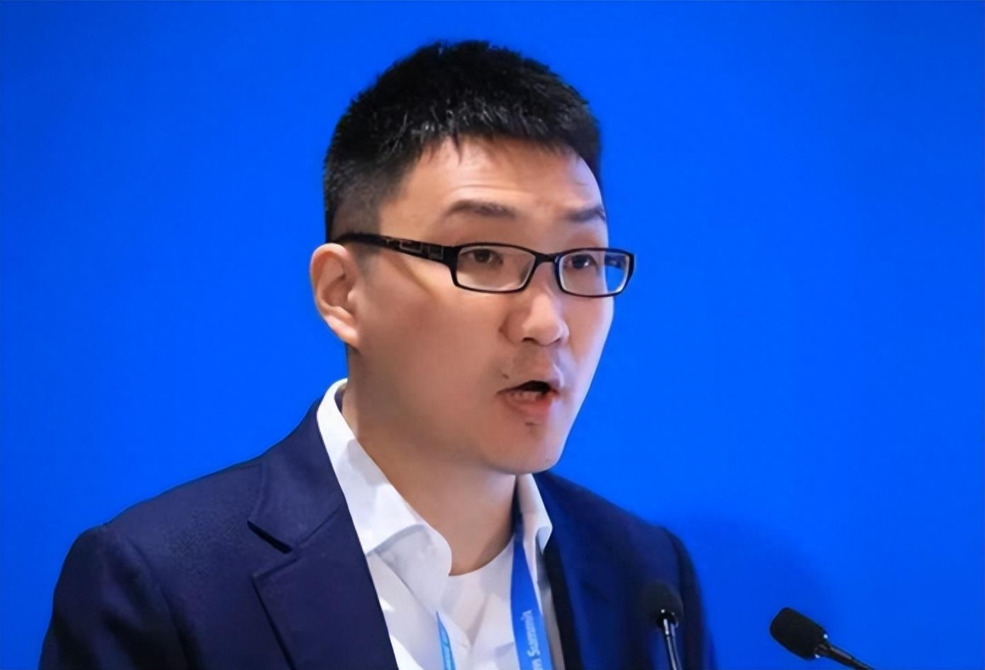 放弃首富做"首善",拼多多老总捐1000亿,功成身退令人羡慕!