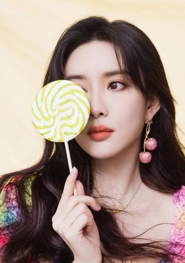 孟子义甜美甜美的照片演绎青春活泼的女孩