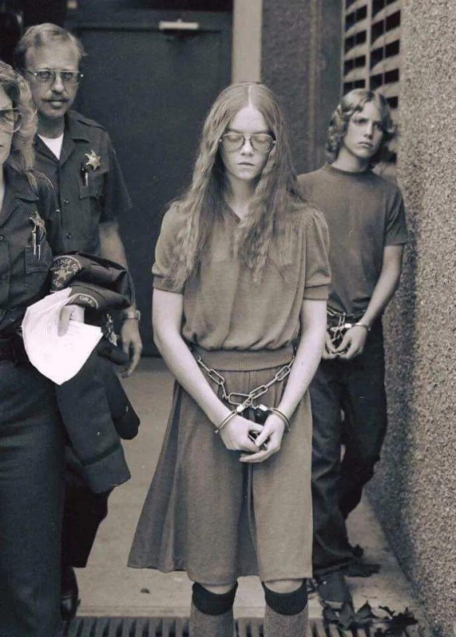 1979年1月19日,16岁的美国学生布伦达·斯宾塞 (brenda spencer) 在