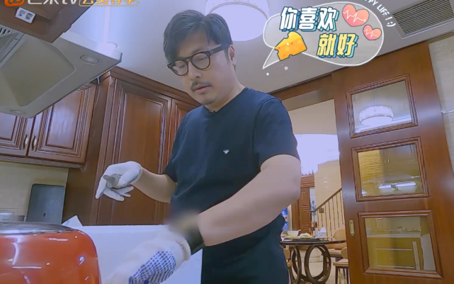 李湘一波彩虹屁夸王岳伦做饭好吃,当菜上桌看清做的啥,也太夸张