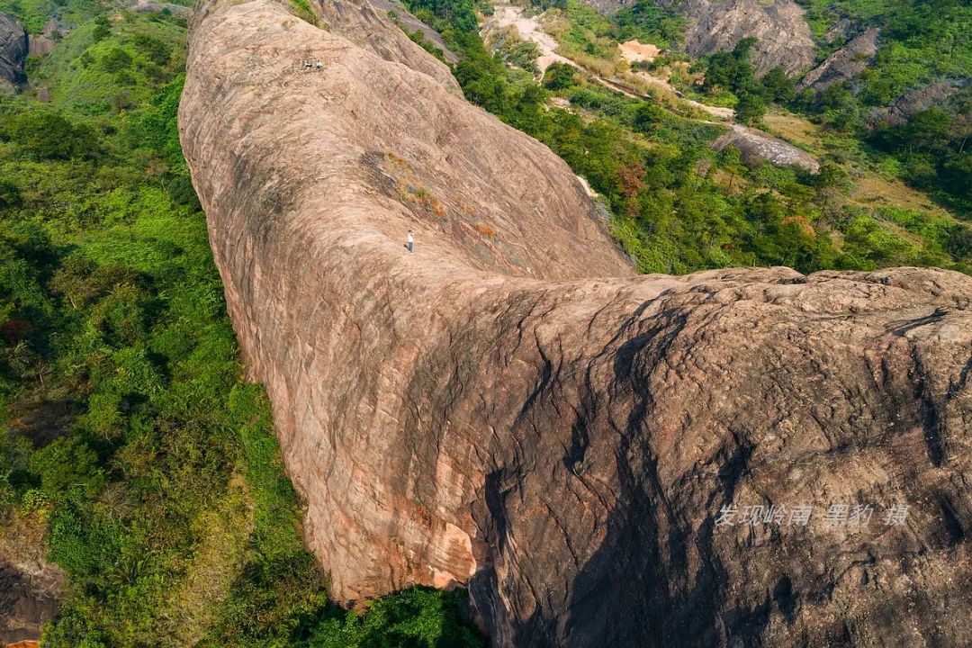 自然奇观!带您深入探索广州最近的丹霞地貌!