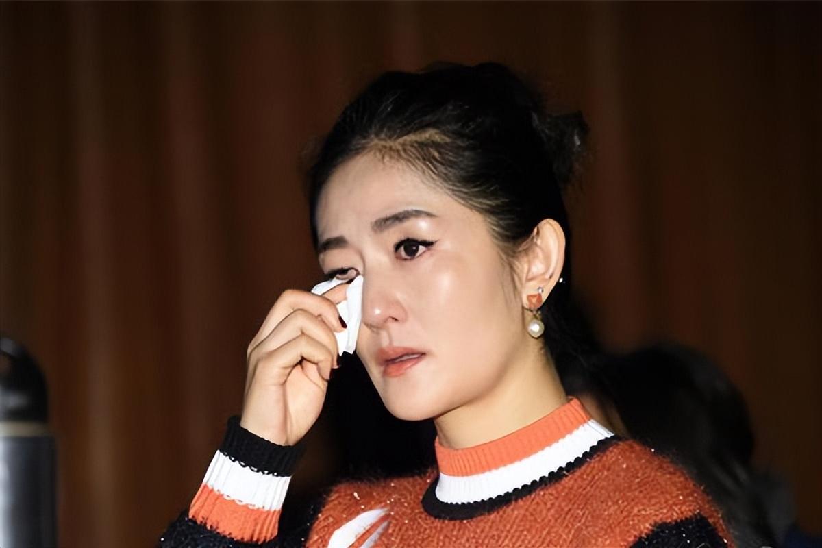 谢娜流泪,粉丝安慰,"真性情"和"低情商"一目了然