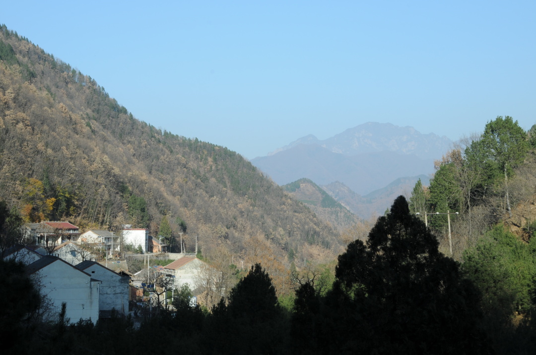 最美不过褚家河这条河流,它从发源于辋峪与岱峪之间的风雨山及风雨山