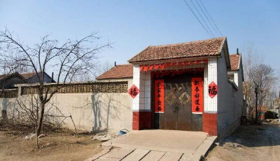 俗话说:"一户开两门,人财都难存",两门指的是什么?有何寓意