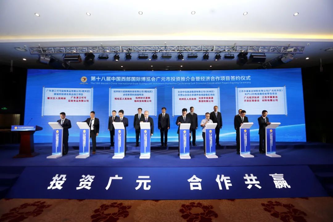 中国好声音考核现场直播引爆全网热议，导师犀利点评引观众惊叹，选手实力展现获网友点赞，节目热度持续攀升创纪录