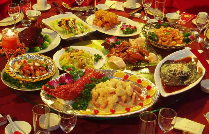 全国酒席哪家强?看完山东人"铁锹炒菜",网友:还是山东人豪横