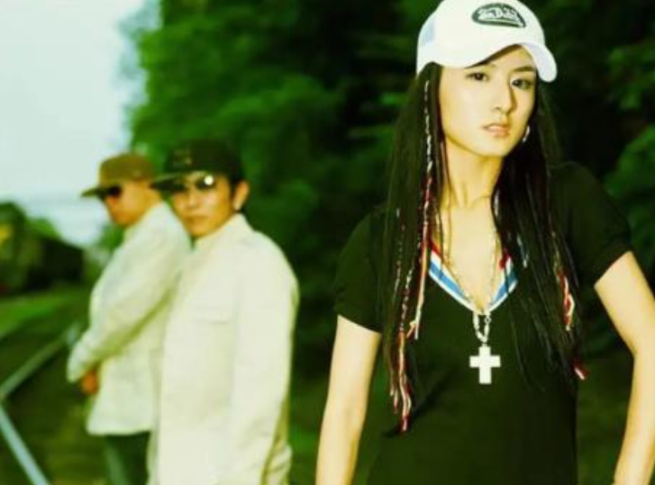 谁说网红无法逆袭?薇娅旧照曝光"原装脸",22岁就艳压圈内女星