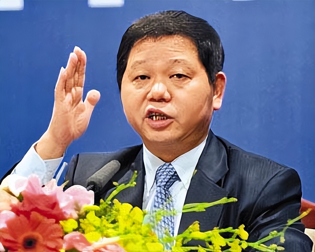 色贪裴洪泉:用职权潜规则美女律师,最终栽在貌美的姐妹花手中!