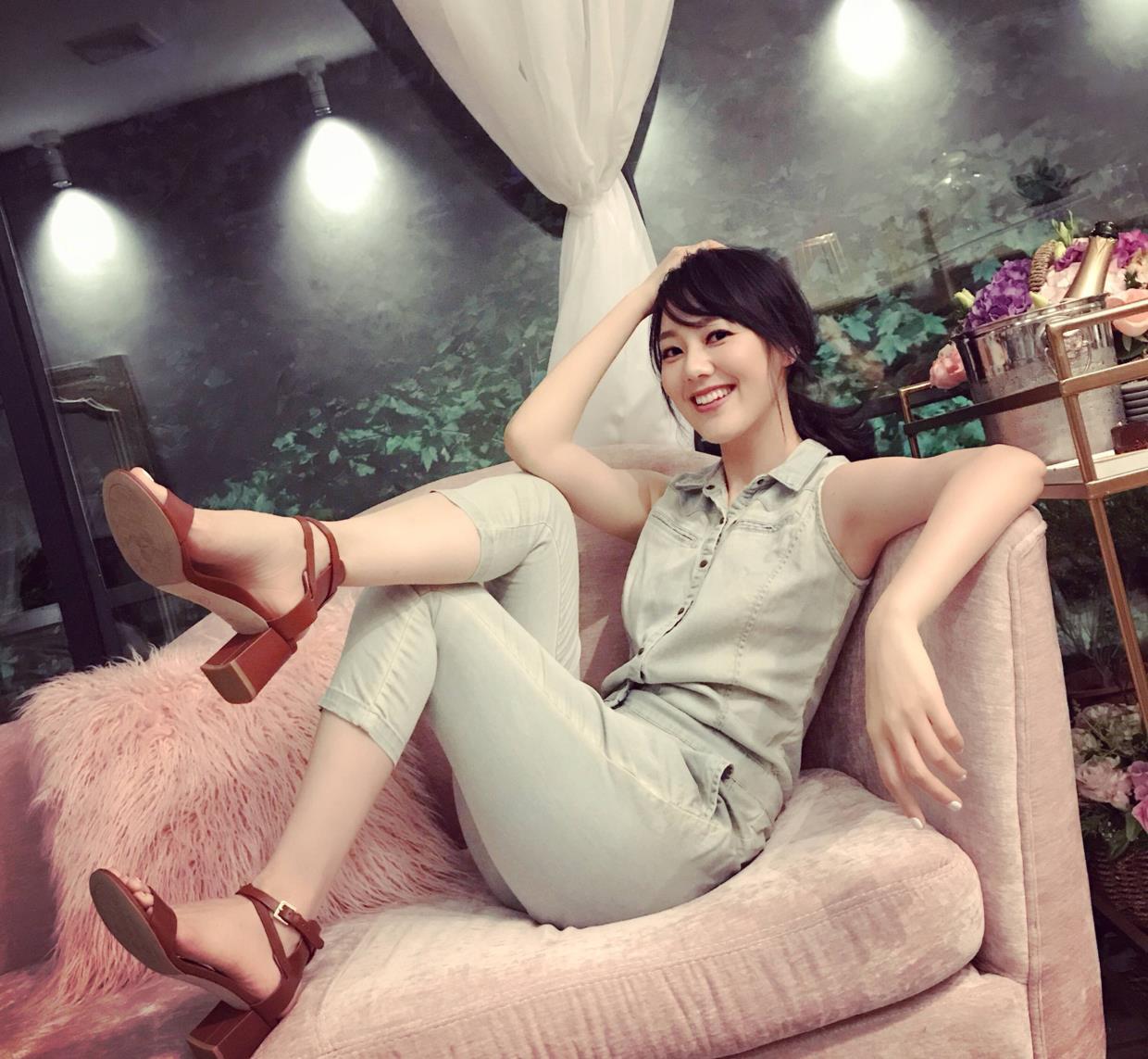 美女主持人王冠,曾搭档李咏红极一时,如今39岁虽单身却渴望爱情