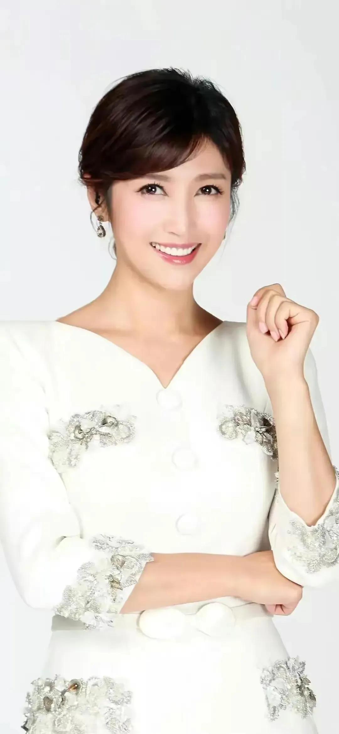 春妮:23岁与蒋虎结婚,38岁与郭德纲传绯闻,40岁嫁给央视"名嘴"