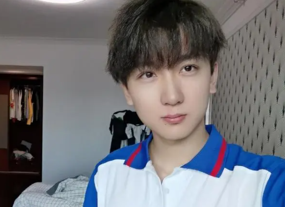 酷酷的鑫开团参与盲盒主播!致命换弹送礼逃过一劫,结局却很意外