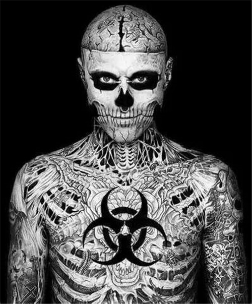 他花3年把"人骨"纹遍全身,走红后却黯然自杀,这就是艺术么?