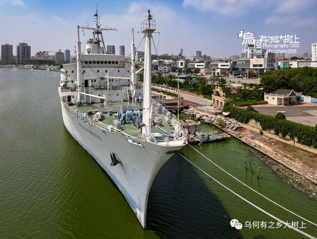 塘沽外滩的东方公主号:曾是著名赌船,后被法院扣留拍卖