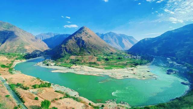 壮美自然风光 千里怒江第一湾