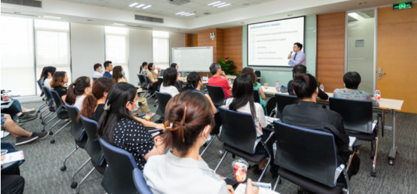 陈自强律师做客西交利物浦大学西浦慧湖药学院慧讲堂