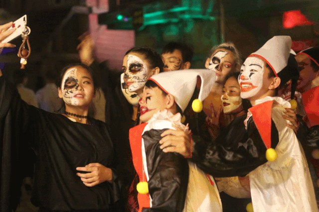 录下你的"见鬼"瞬间 上传抖音并参与 #贵安欢乐世界万圣节# #世纪金源