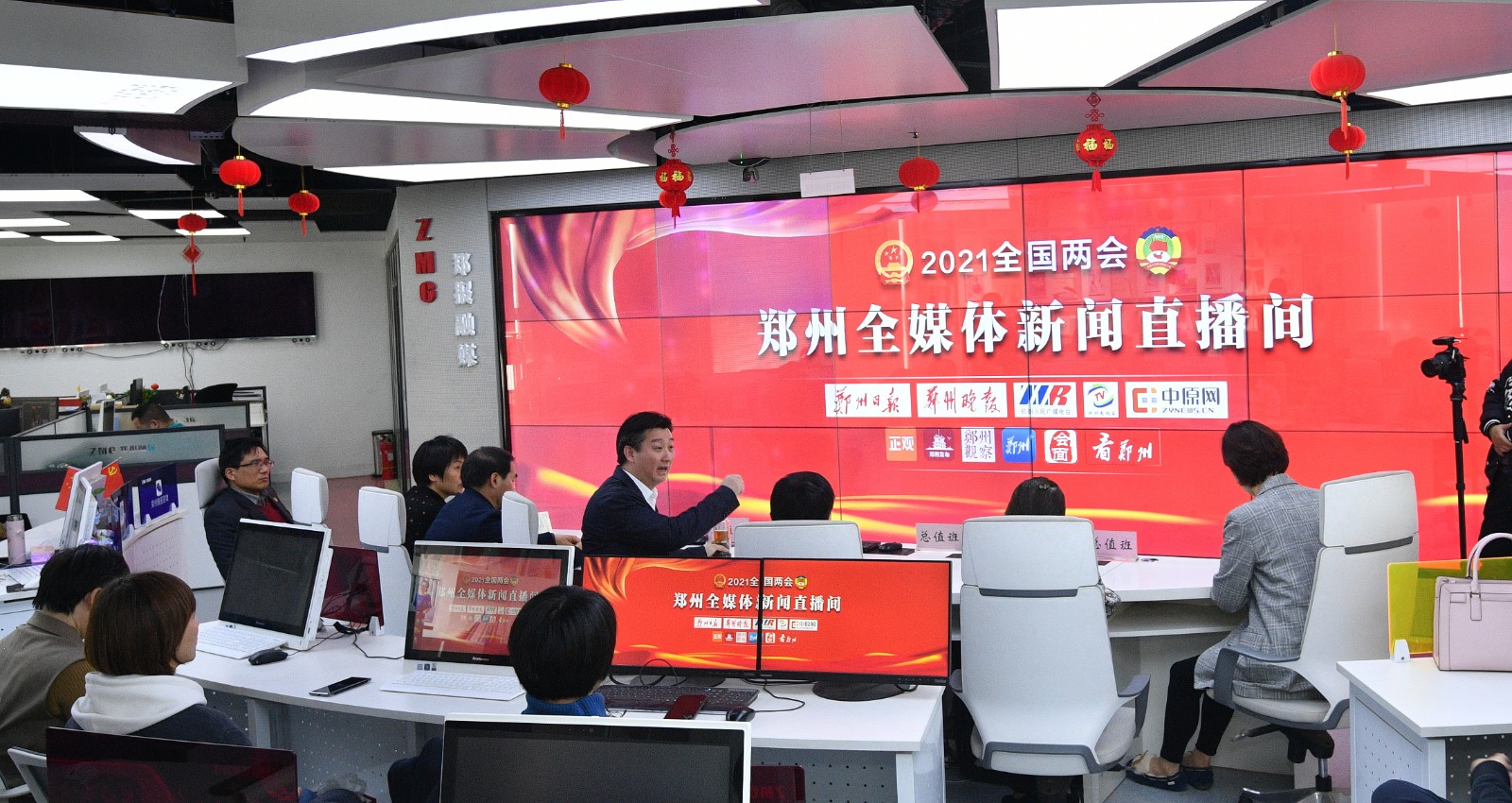 2021全国两会郑州全媒体新闻直播间启用