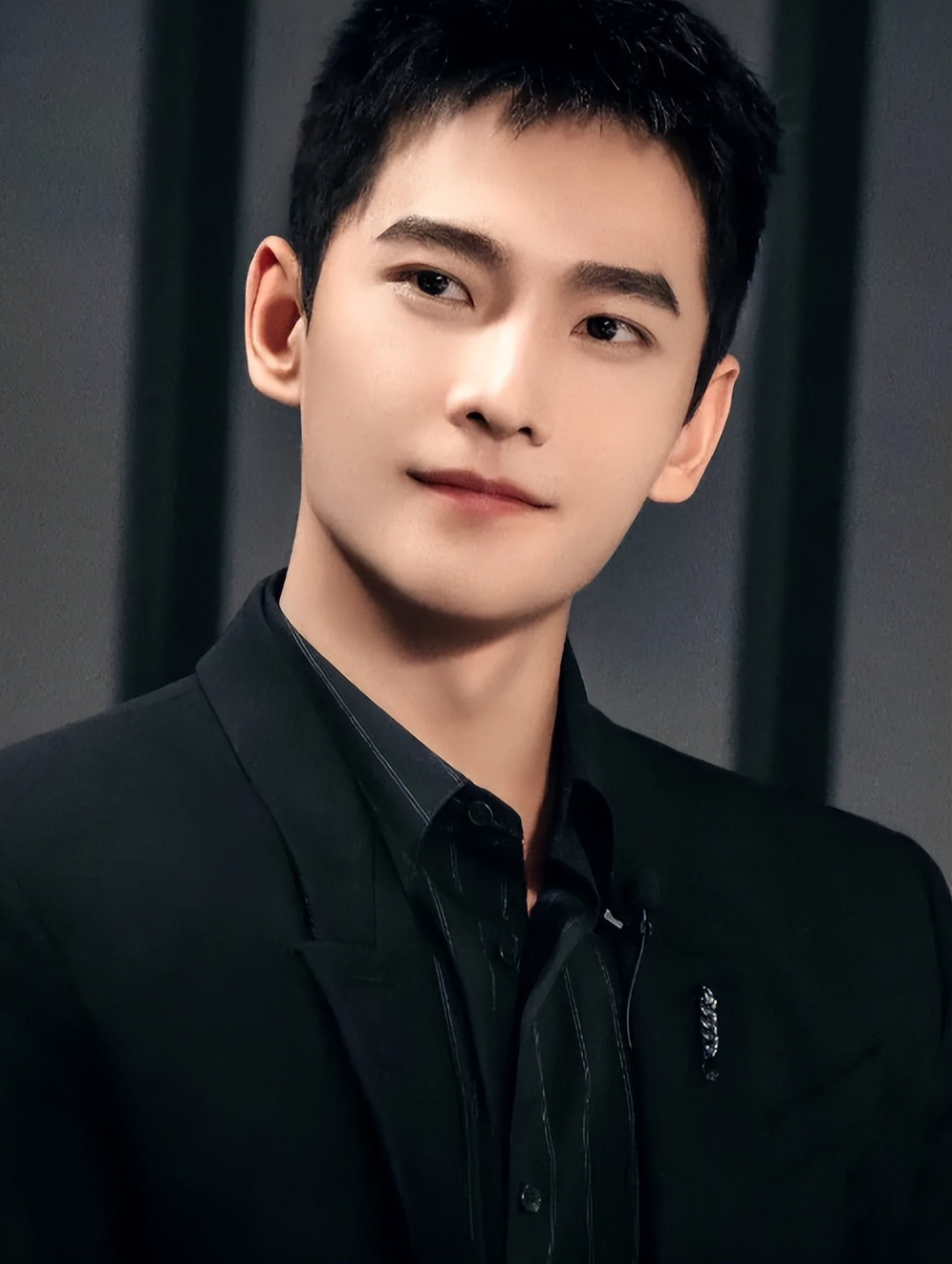 "碰瓷"沙溢沈腾?杨洋被曝学历造假,军艺校草名头名不副实