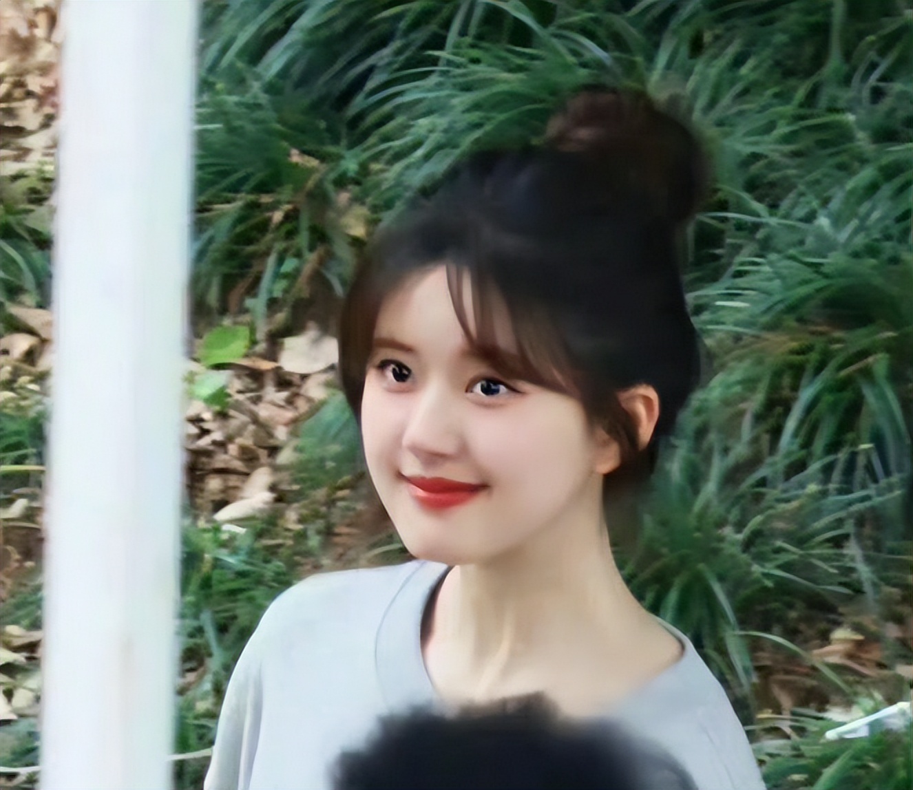 赵露思《偷偷藏不住》路透养眼!和陈哲远亲昵互动,粉丝:嗑到了