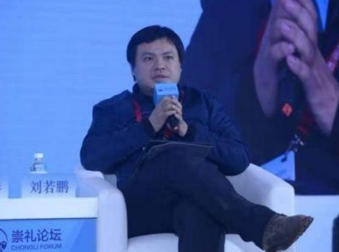 回顾中国天才刘若鹏,研制出隐身衣引起美国关注,回国时百般受阻