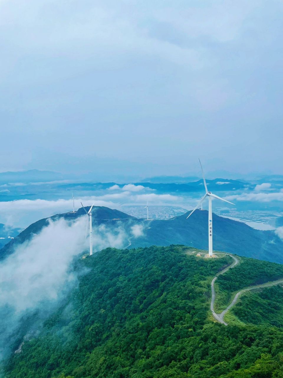 每周一山|惠州风车山 当漫山的大风车遇见云海,再搭配不远处的碧海,就