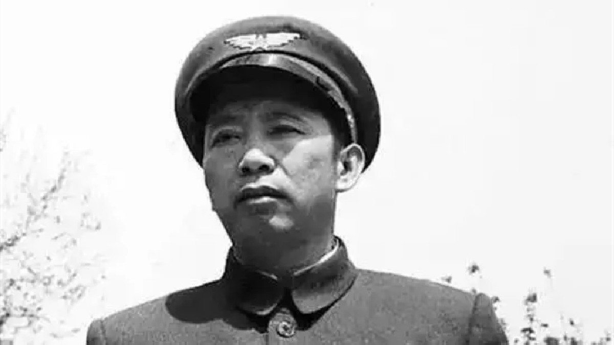 1952年,空军英雄赵宝桐对女记者一见钟情,记者:答应我三个条件