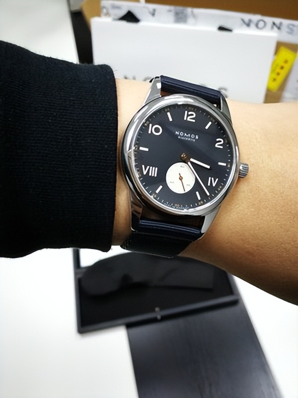 nomos手表和欧米茄哪个好,nomos手表质量好吗